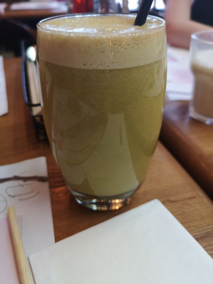 review photo of wagamama Clean green juice , avacodo, kiwi and apples crushed shared by @sammi31 on 14 May 2019 - review