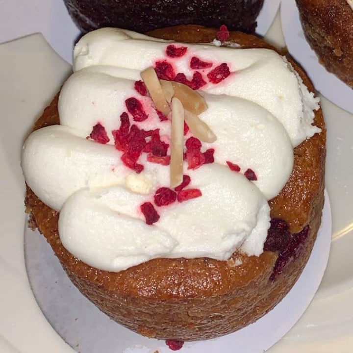 review photo of Fig Food Co. Vegan Raspilicious cake shared by @hani-frangipani on 16 Oct 2021 - review