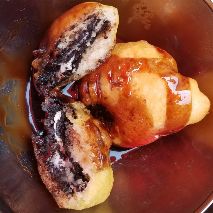 photo of Bar Vegandale Fried Oreos shared by @catsbatsclare on  19 Jul 2021 - review