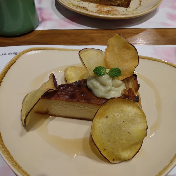 photo of Mr. Farmer Vegan Cheese Cake With Sweet Potato Chips shared by @luane on  31 Jan 2022 - review