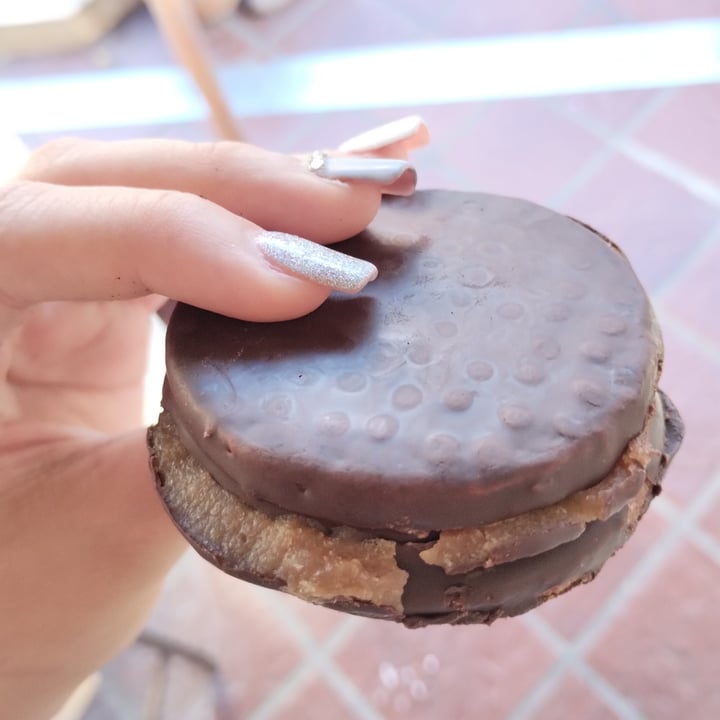 photo of Neko Alfajor De Dulce De Leche De Almendras shared by @nazarenamorello on  13 Dec 2022 - review