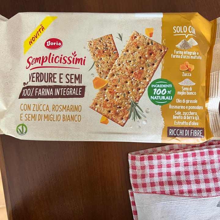 review photo of Doria Cracker alle verdure e semi shared by @silviacatveg on 13 May 2022 - review