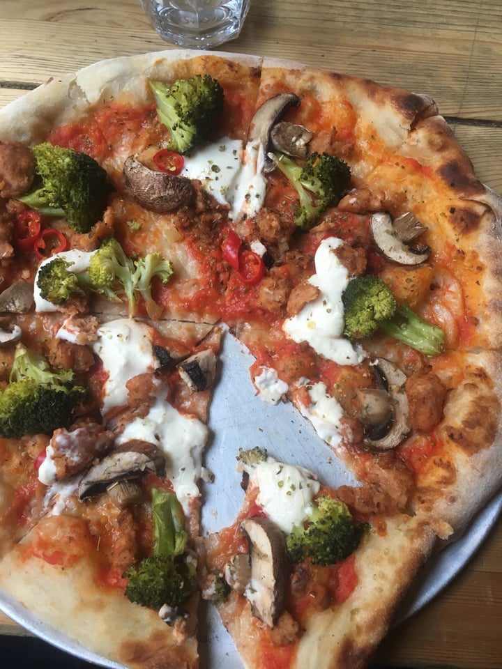 review photo of Mono Fennel sausage pizza shared by @veganpeacenik on 06 Apr 2019 - review