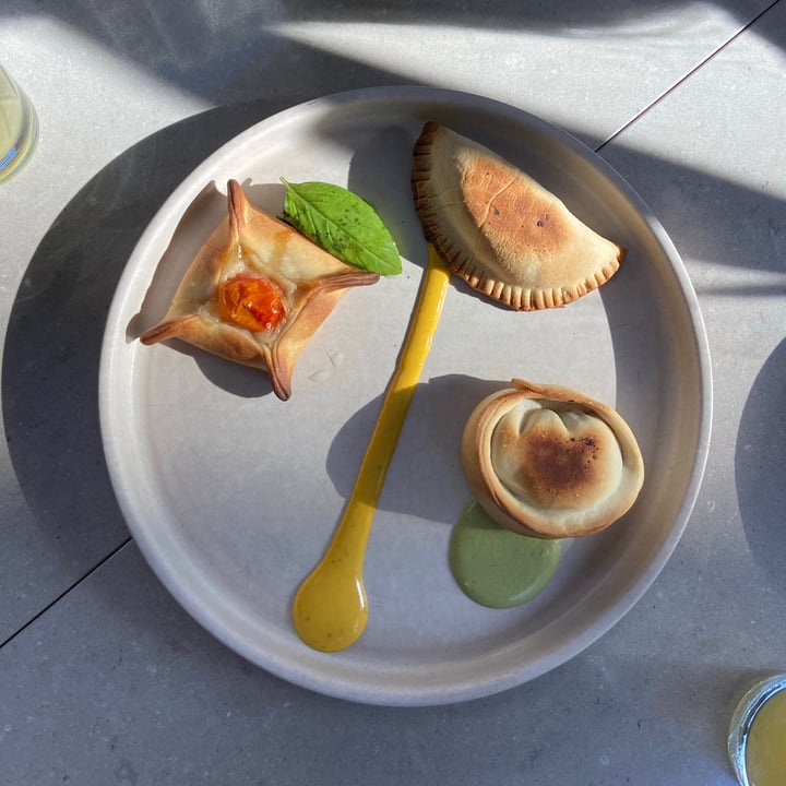 review photo of Mudrá Empanadas mixtas shared by @veganizarte on 11 Aug 2021 - review