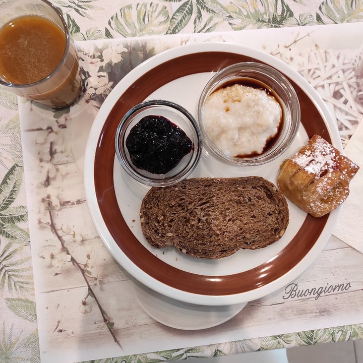 photo of Hotel Luxor Colazione shared by @tuscanvegan on  11 Sep 2021 - review
