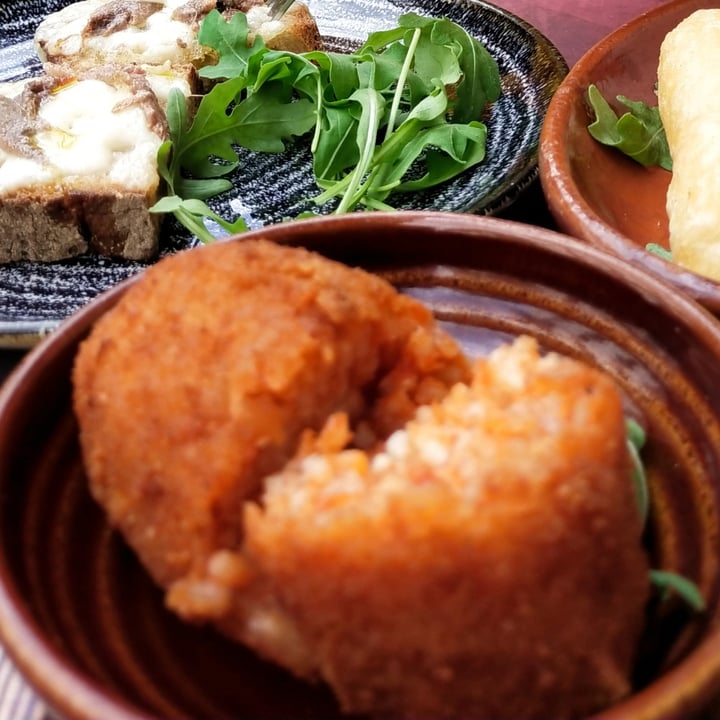 review photo of Rifugio Romano Vegan supplì shared by @metschinaski on 31 May 2022 - review