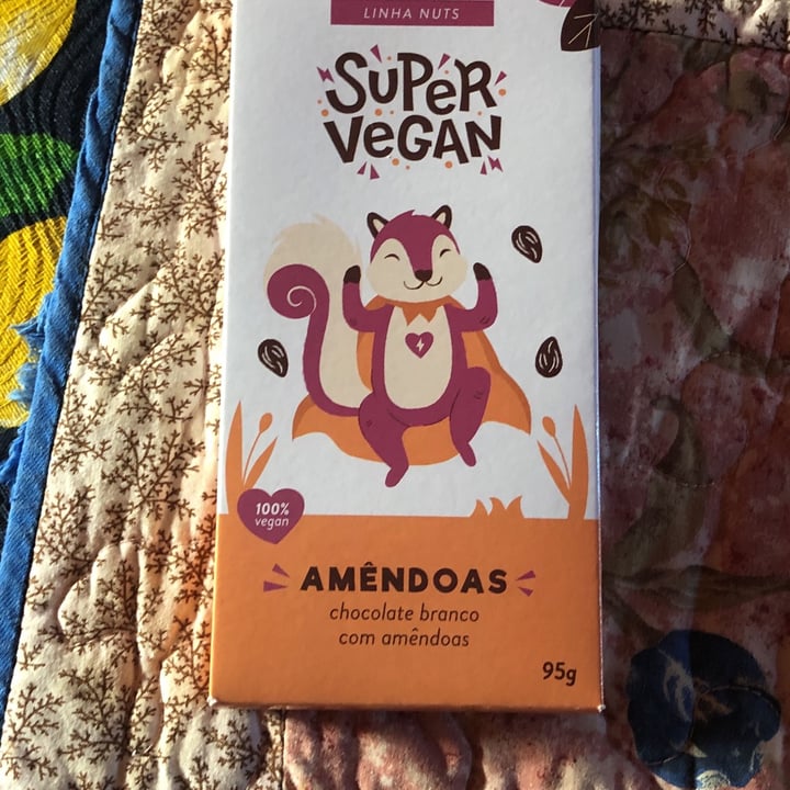 photo of Super Vegan chocolate branco com amendoas shared by @marcovalente on  16 Apr 2022 - review
