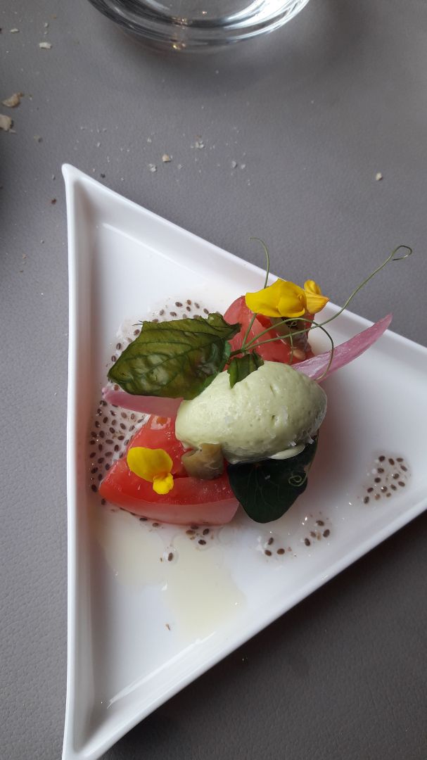 review photo of Misura Restaurant Tomate con helado de aguacate shared by @bequisa9 on 16 Sep 2019 - review