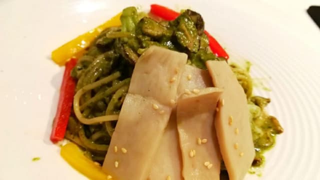 Foto del piatto “White Ferula Pesto Pasta”