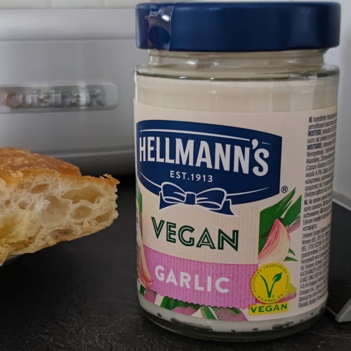 photo of Hellmann’s Vegan Garlic Mayo shared by @itslara on  09 Sep 2021 - review