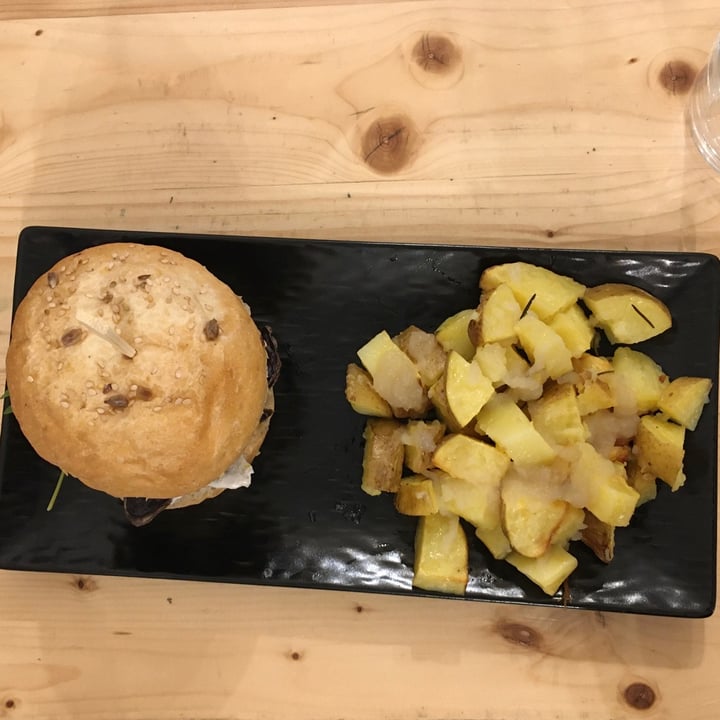 review photo of ...IDEM CON PATATE Burger shared by @fraaaa on 30 Oct 2022 - review