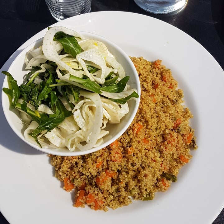 photo of Locanda Leggera Piatto misto quinoa e insalata shared by @claudia83 on  15 Apr 2022 - review