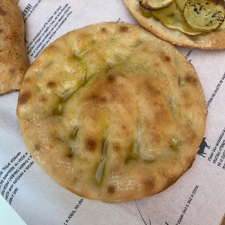 review photo of Donna Tina Pizza Bianca shared by @noemi21sh on 05 Sep 2022 - review