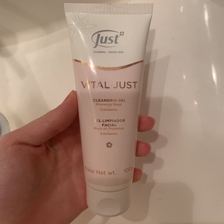 photo of Just Gel limpiador facial shared by @maguibelluscio on  15 Sep 2020 - review