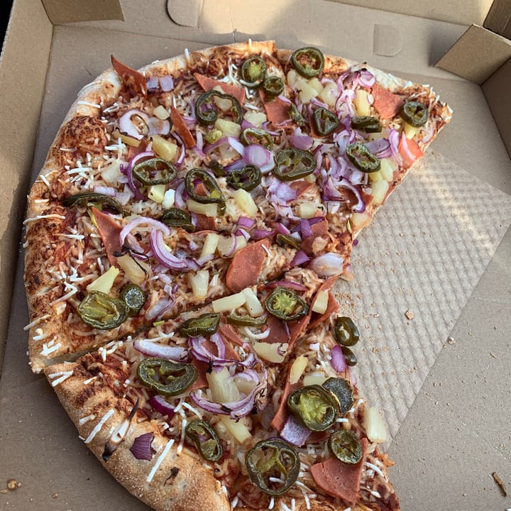 photo of 241 Pizza Spicy Pineapple Pizza shared by @happyhealthyvegans on  20 Nov 2020 - review