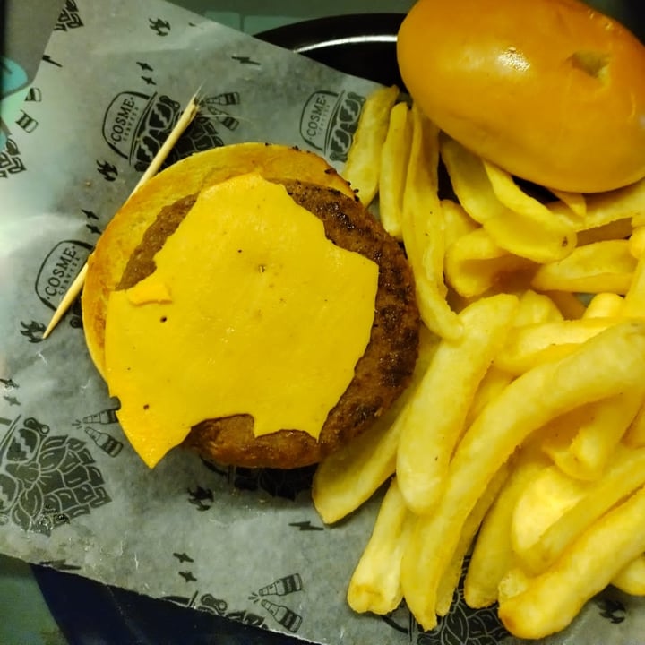 review photo of Cosme Cerveceria Alberdi Hamburguesa Love Cheese Vegan shared by @rochisar on 14 Apr 2022 - review