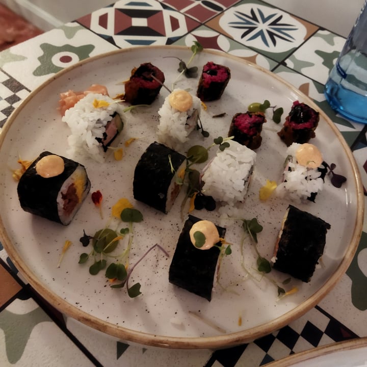 review photo of La Modernista Tabla de sushi 12 piezas. shared by @laauura on 28 Sep 2021 - review