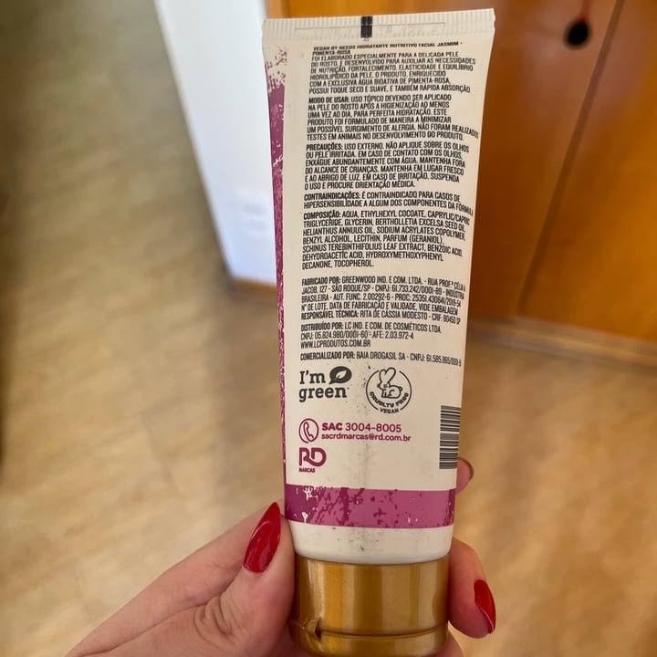 photo of Needs Hidratante Nutritivo Facial Jasmin E Pimenta-Rosa shared by @biacmuller on  07 May 2022 - review