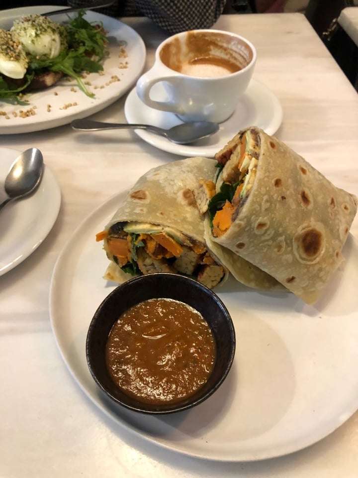 review photo of COMOBA Burrito shared by @carlotamrosa on 28 Nov 2019 - review