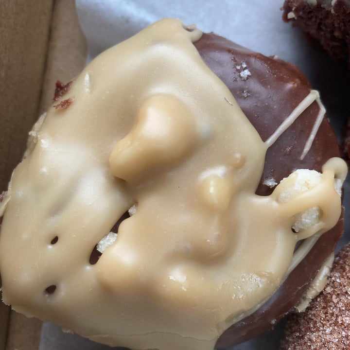 photo of Frickin Delights Donuts Twix shared by @miranda24680 on  16 Jul 2022 - review