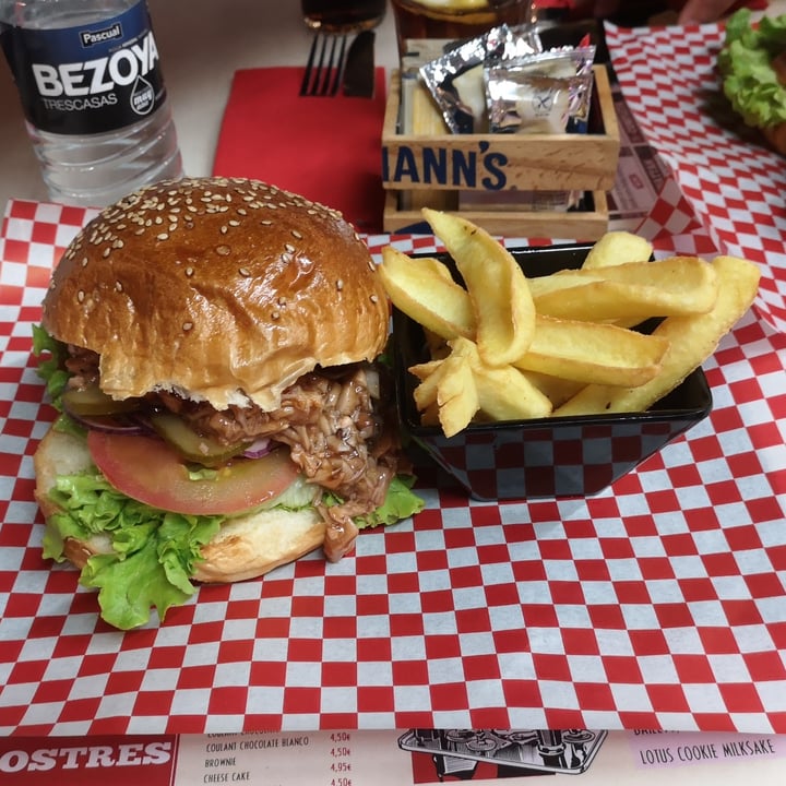photo of DC Burguer 2.0 Pulled Pork Vegan shared by @coconejito on  26 Jun 2022 - review