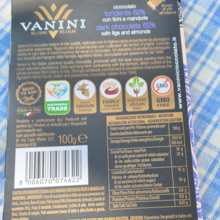 review photo of Vanini Cioccolato fondente 62% con fichi e mandorle shared by @claudiairene66 on 14 Oct 2021 - review