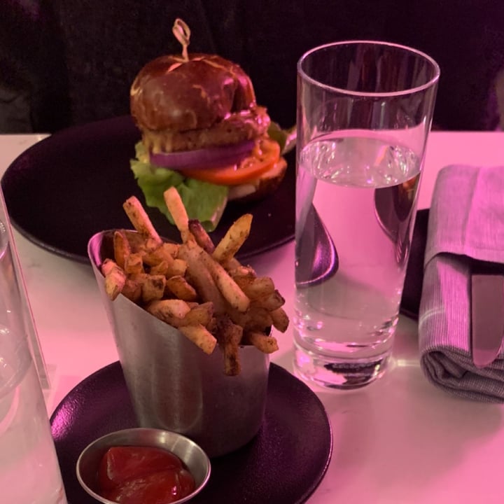 photo of P.S. Kitchen Ps burger shared by @giulifrida on  14 Mar 2022 - review