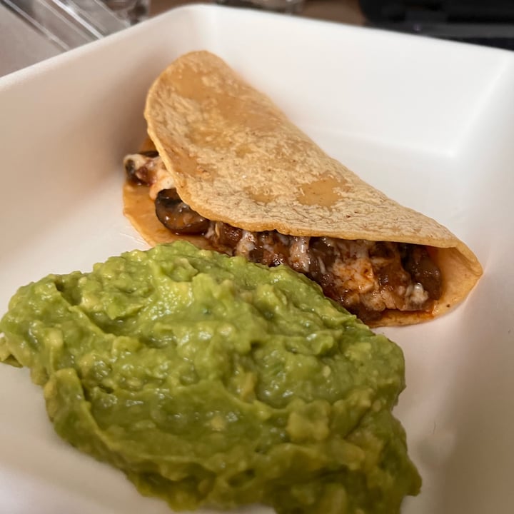 photo of Groovy's Taquería Vegana quesadilla vegana shared by @canica on  13 Oct 2022 - review