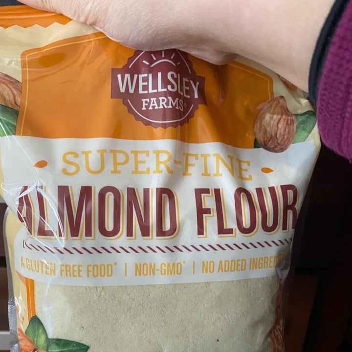 review photo of Wellsley Farms Almond flour shared by @laurwy on 30 Jan 2022 - review