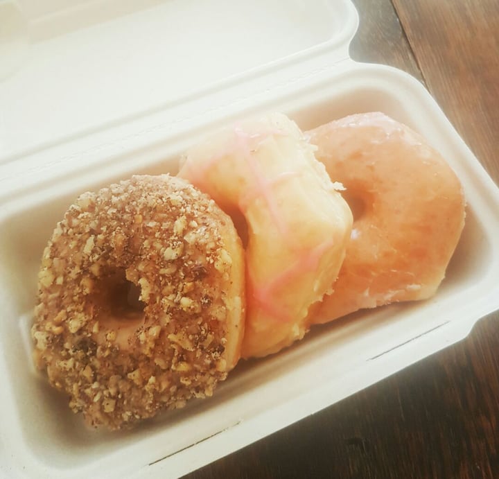 photo of Cartems Donuts Smoked Maple Walnut, Vanilla Bean & Citrus Glaze donuts shared by @danni on  27 Jun 2018 - review