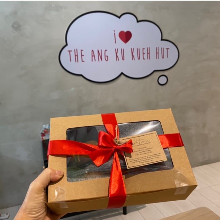 review photo of The Ang Ku Kueh Hut Mini Pistachio Ang Ku Kueh shared by @piggy-egg on 02 Jan 2022 - review