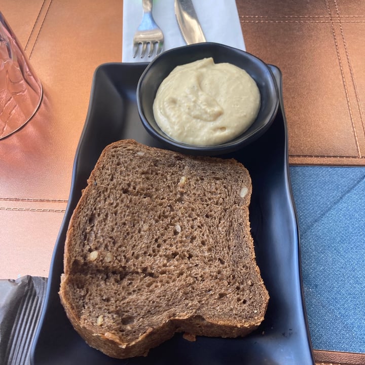 photo of Alhambra Risto veg Hummus con pane nero shared by @viviana23 on  17 Jul 2021 - review