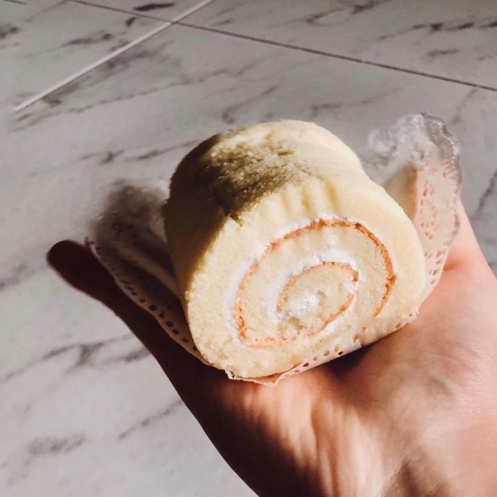 photo of M Bakery Vanilla Swiss Roll shared by @consciouscookieee on  21 Jun 2020 - review