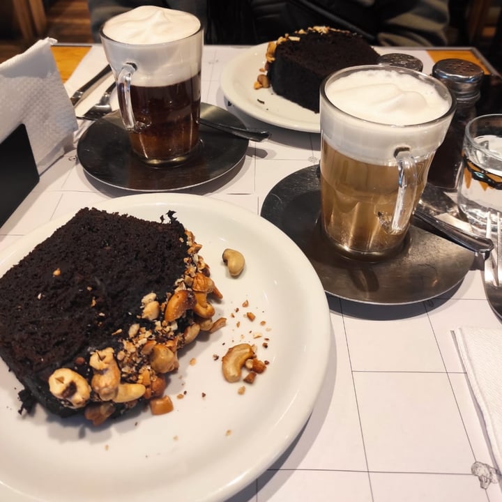 photo of NOM NOM Torta Vegana De Chocolate Y Palta shared by @agustinaaborsato on  13 Jul 2022 - review