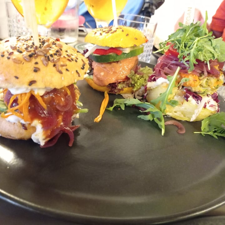 photo of Vegan's Prague variety of mini burger shared by @albetty on  17 Aug 2022 - review