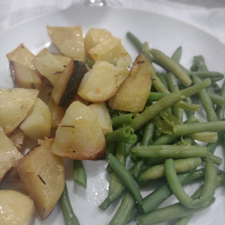 photo of La Rustichella Batatas assadas com feijão verde cozido shared by @majomatos on  07 Dec 2022 - review