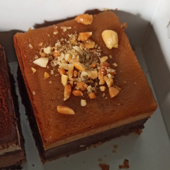 photo of Yi raw vegan snickers dessert shared by @annamiou on  29 Sep 2022 - review