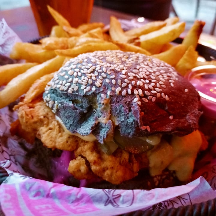 photo of Lado V Sandwich Casi Pollo Frito con Purple Asianslaw shared by @lihuenaillen on  26 Jun 2022 - review