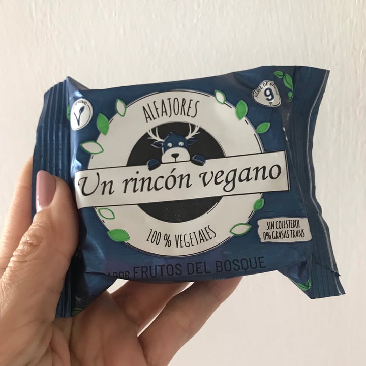 photo of Un Rincón Vegano Alfajor de Frutos del Bosque shared by @rominanotero on  24 Sep 2020 - review