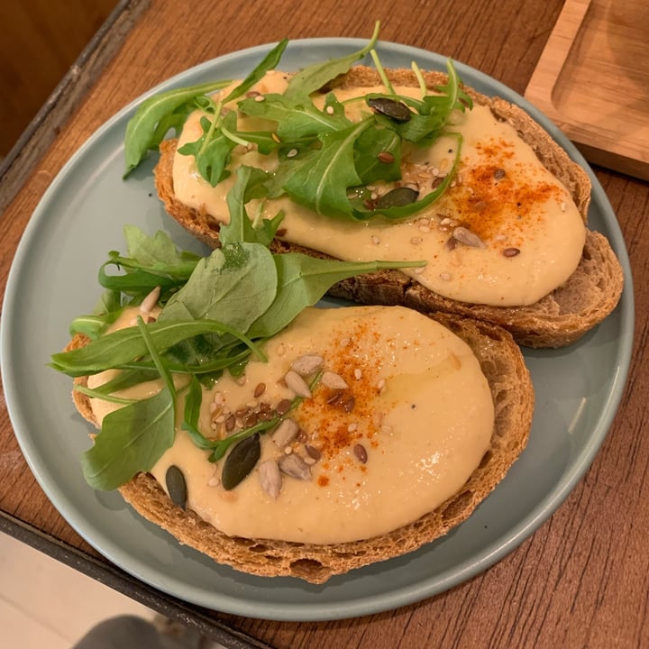 review photo of Chillin' Cafe tostadas de hummus shared by @srta-marta on 26 Apr 2022 - review
