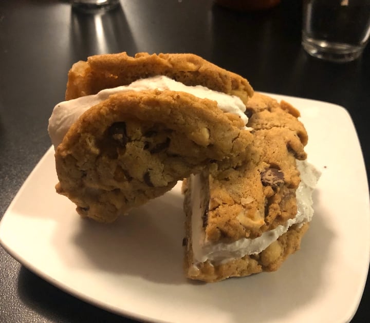 photo of Detroit Street Filling Station Ice Cream Sandwich shared by @corimiller on  26 Jan 2020 - review