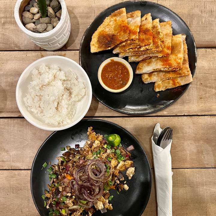 review photo of Nonie's Restaurant Vegan Sisig shared by @andeetheexplorer on 24 Feb 2022 - review