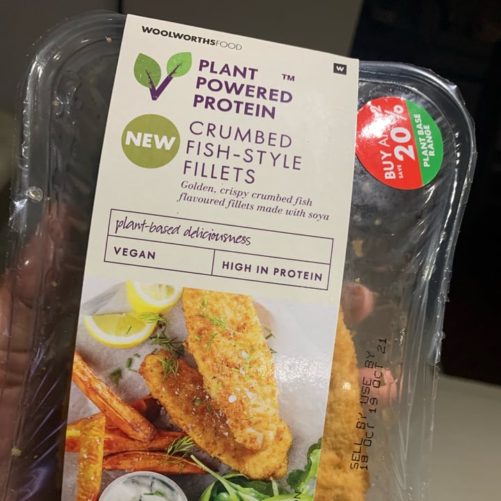 photo of Woolworths Food Plant powered Crumbed Fish Style Fillets shared by @motswakovegan on  09 Oct 2021 - review