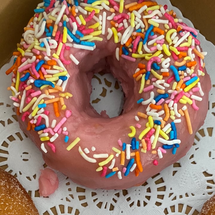 photo of Hulis Donuts Pink Donut shared by @thehestermans on  13 Sep 2021 - review