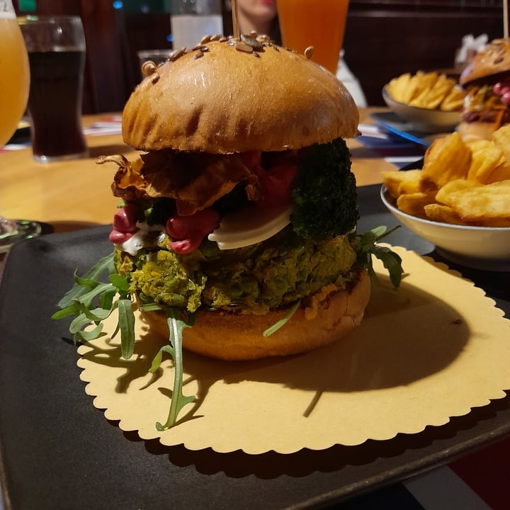 photo of Old England Pub - Pub Birreria Padova Porn burger vegan shared by @ale27 on  13 May 2022 - review