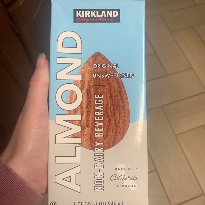 photo of Kirkland Signature Unsweetened Almond Milk shared by @beachgirl07 on  26 Dec 2020 - review