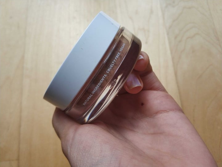 photo of Freshly Cosmetics Bronzing power shared by @romeiry on  14 May 2020 - review