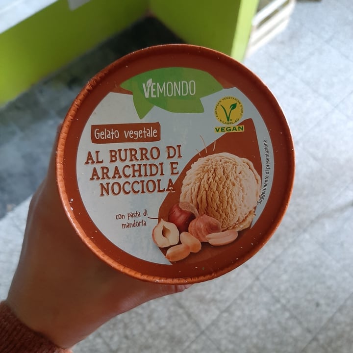 photo of Vemondo Gelato al burro di arachidi e nocciola shared by @ligeiaz on  15 Apr 2022 - review