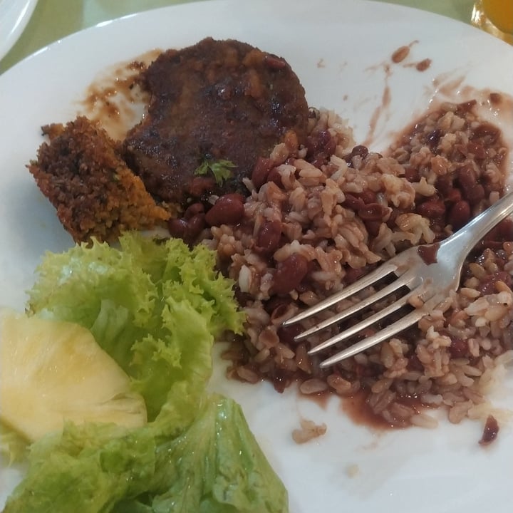 review photo of Sabor Natura Arroz, feijão, carne de soja, quibe vegano e salada. shared by @nbcogumelo on 27 Oct 2022 - review