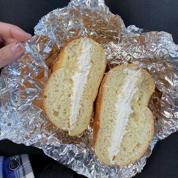 photo of Luke's New York Bagel Shop Bagel And Tofu Cream Cheese shared by @brilehan on  30 Aug 2021 - review